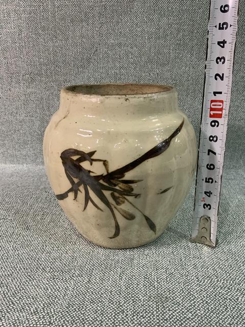 古玩陶瓷磁州窯白釉黑花蘭草紋瓜楞罐拍賣，當前價格0元