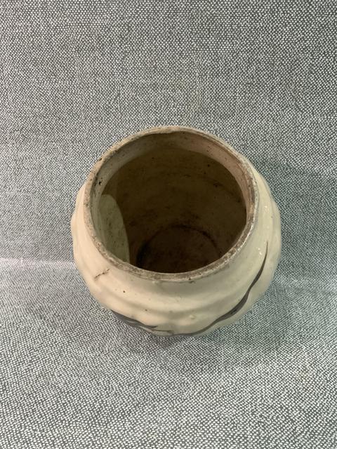 古玩陶瓷磁州窯白釉黑花蘭草紋瓜楞罐拍賣，當前價格0元