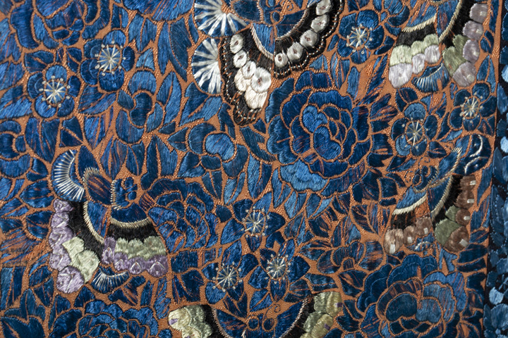 古玩雜項清晚期·刺繡蝶戀花紋掛屏拍賣，當前價格5000元