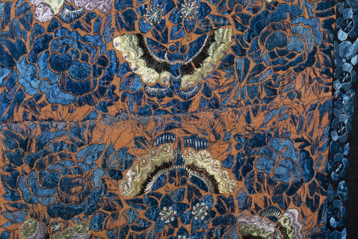 古玩雜項清晚期·刺繡蝶戀花紋掛屏拍賣，當前價格5000元