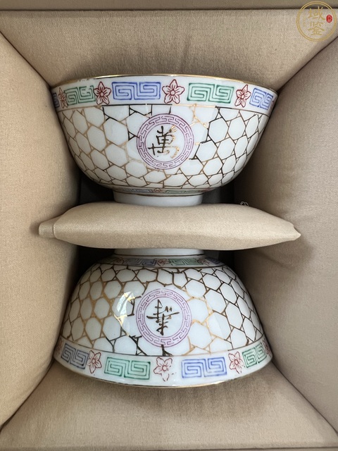 古玩陶瓷民國·錦地粉彩描金萬壽無疆碗（一對）拍賣，當前價格99元