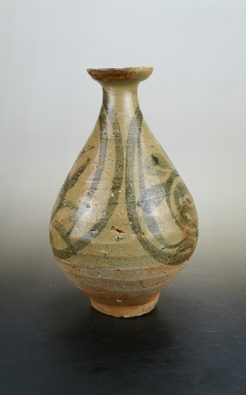 中国　青花　花卉文玉壷春瓶　N　R8966 A blue and white faceted vase, Yuan dynasty | 元青花花卉紋八