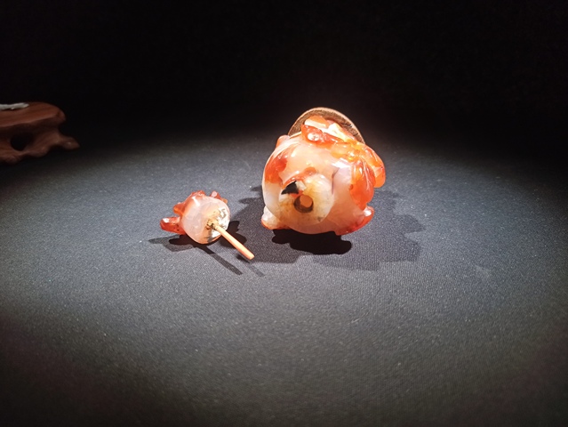 古玩玉器清代南紅瑪瑙雕“花卉紋瓶”拍賣，當前價格22000元