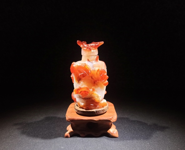 古玩玉器清代南紅瑪瑙雕“花卉紋瓶”拍賣，當前價格22000元