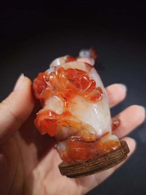 古玩玉器清代南紅瑪瑙雕“花卉紋瓶”拍賣，當前價格22000元