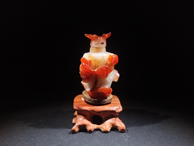 古玩玉器清代南紅瑪瑙雕“花卉紋瓶”拍賣，當前價格22000元