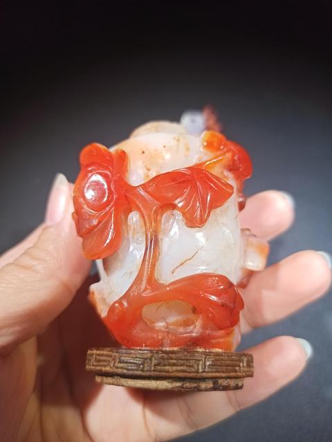 古玩玉器清代南紅瑪瑙雕“花卉紋瓶”拍賣，當前價格22000元