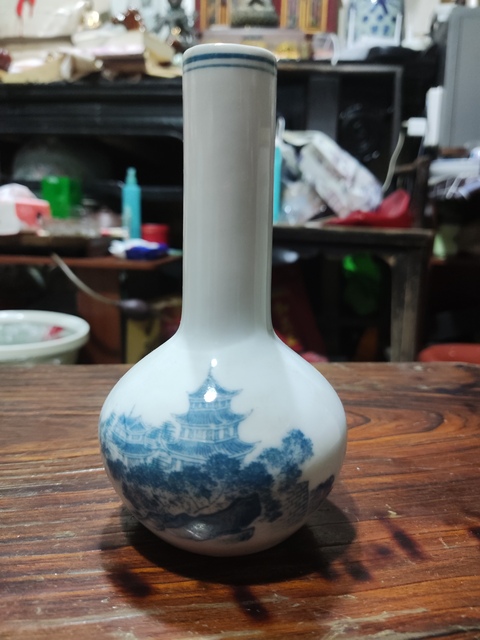 古玩陶瓷創匯期湖南醴陵瓷群力 山水紋瓶拍賣,當前價格128元
