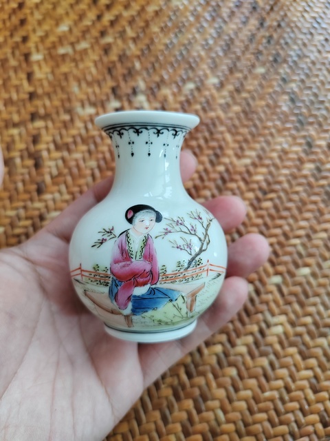 古玩陶瓷50年代 新粉彩人物紋小尊拍賣，當前價格2888元