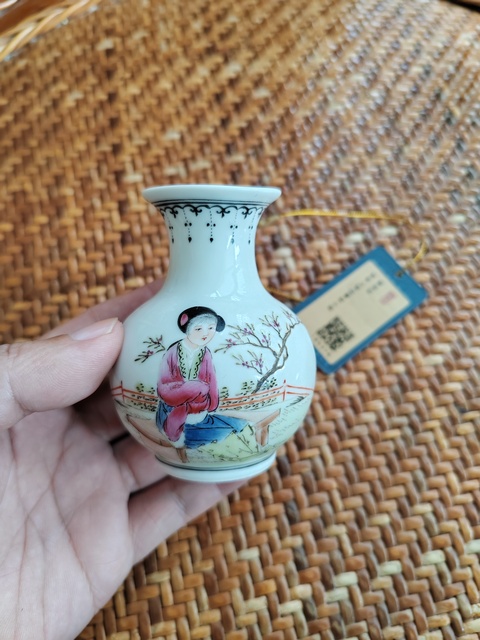 古玩陶瓷50年代 新粉彩人物紋小尊拍賣，當前價格2888元