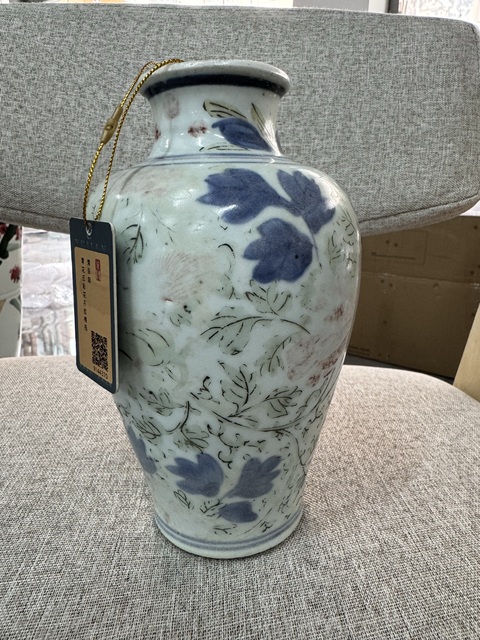 古玩陶瓷青花五彩花卉紋梅瓶拍賣，當前價格9800元