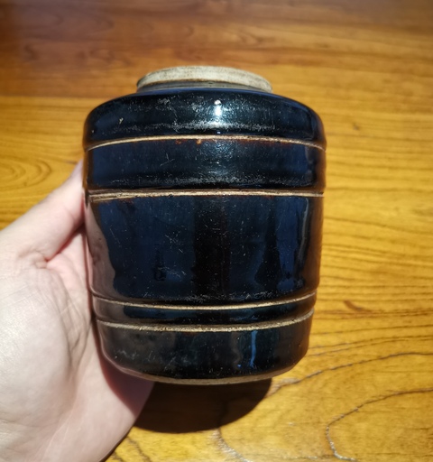 古玩陶瓷精品:元黑釉剔刻弦紋罐拍賣，當前價格1188元