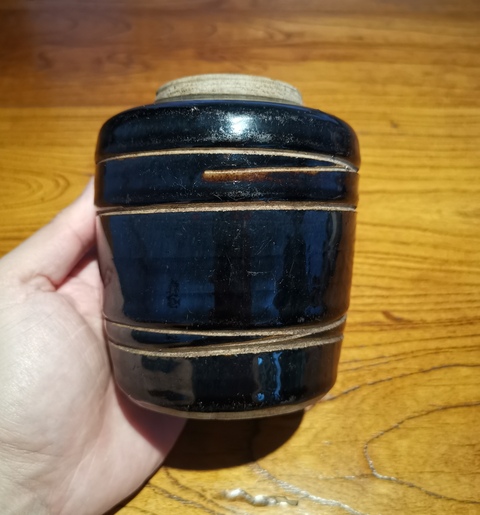 古玩陶瓷精品:元黑釉剔刻弦紋罐拍賣，當前價格1188元