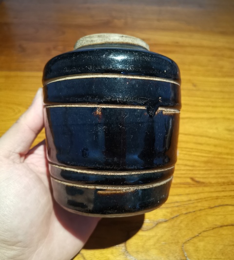 古玩陶瓷精品:元黑釉剔刻弦紋罐拍賣，當前價格1188元