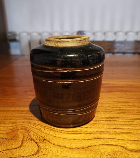 古玩陶瓷精品:元黑釉剔刻弦紋罐拍賣，當前價格1188元