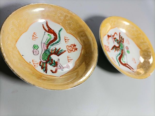 古玩陶瓷黃釉軋道開光粉彩鳳紋喜字盤(一對)拍賣,當前價格680元