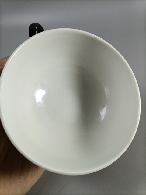 古玩陶瓷民國墨地粉彩花卉把杯拍賣，當前價格680元