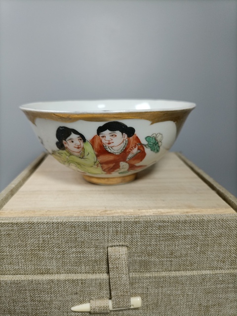 古玩陶瓷白釉描金開窗和合二仙碗拍賣，當前價格698元