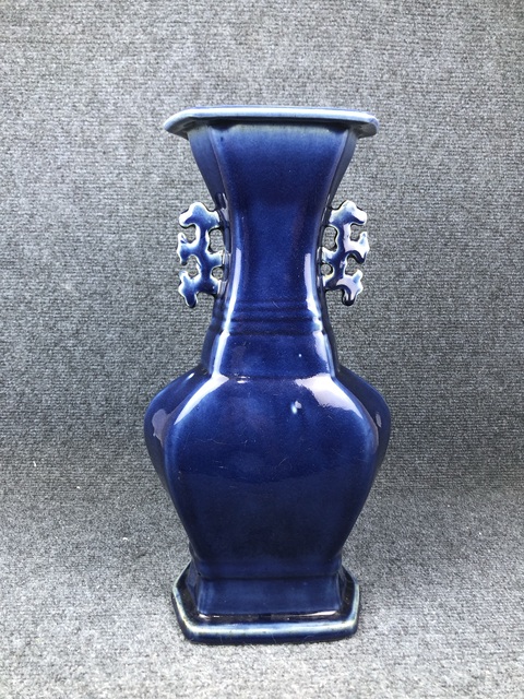x130 中国 清代 藍釉 象耳方形瓶 角花瓶 高さ25.5cm Amazon.co.jp: x130 中国 清代 藍釉 象耳方形瓶 角花瓶 高さ25.5