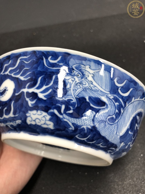 古玩陶瓷清晚期青花留白雙龍紋蓋碗拍賣,當前價格4000元