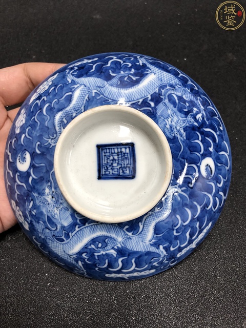古玩陶瓷清晚期青花留白雙龍紋蓋碗拍賣,當前價格4000元