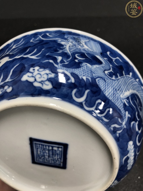 古玩陶瓷清晚期青花留白雙龍紋蓋碗拍賣,當前價格4000元