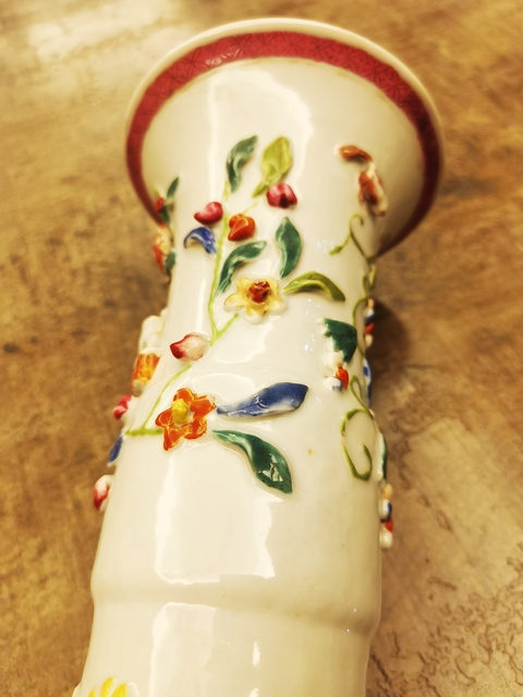 古玩陶瓷粉彩雕瓷花卉博古紋花觚拍賣,當前價格2980元