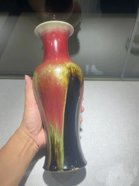 古玩陶瓷紅釉三羊開泰觀音瓶拍賣，當前價格9999元