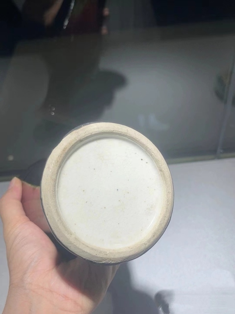古玩陶瓷紅釉三羊開泰觀音瓶拍賣，當前價格9999元
