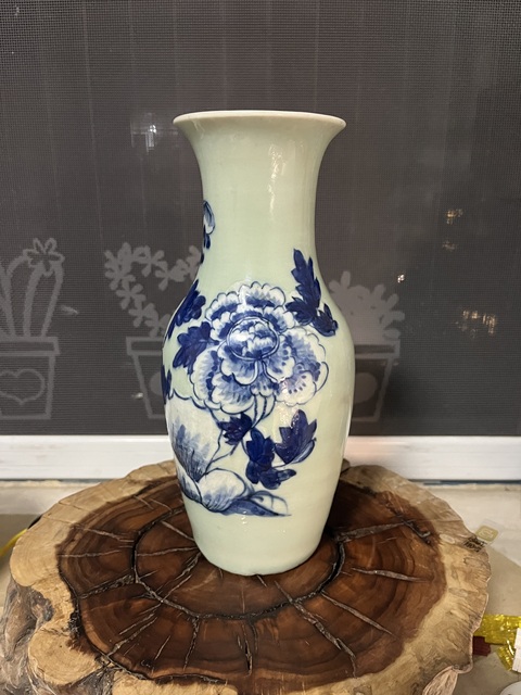古玩陶瓷豆青釉青花堆白花卉紋小尺瓶拍賣,當前價格3500元