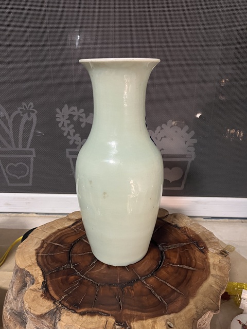 古玩陶瓷豆青釉青花堆白花卉紋小尺瓶拍賣,當前價格3500元