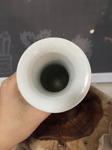 古玩陶瓷豆青釉青花堆白花卉紋小尺瓶拍賣,當前價格3500元