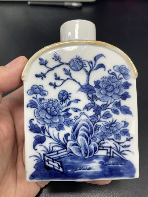 古玩陶瓷清乾隆·青花洞石花卉紋茶葉罐拍賣,當(dāng)前價格3380元