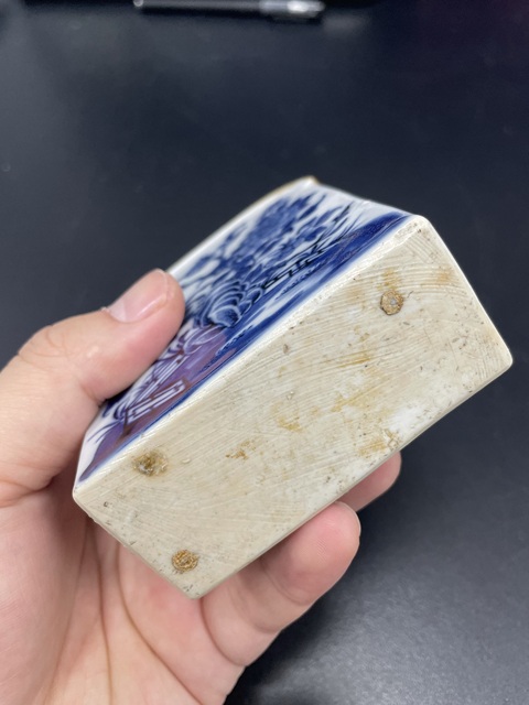 古玩陶瓷清乾隆·青花洞石花卉紋茶葉罐拍賣,當(dāng)前價格3380元