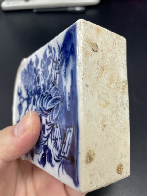 古玩陶瓷清乾隆·青花洞石花卉紋茶葉罐拍賣,當(dāng)前價格3380元