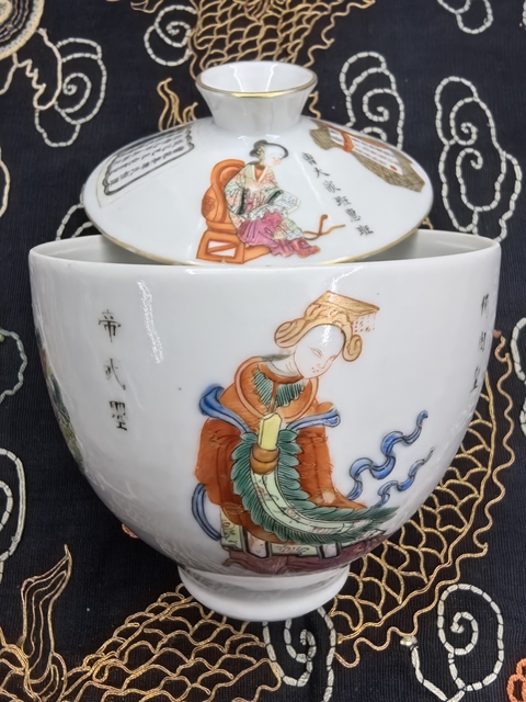 古玩陶瓷道光粉彩無雙譜人物蓋缸拍賣，當(dāng)前價(jià)格18888元