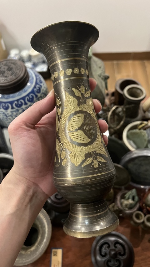 古玩雜項清代刻畫銅瓶拍賣,當前價格199元