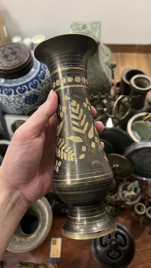 古玩雜項清代刻畫銅瓶拍賣,當前價格199元