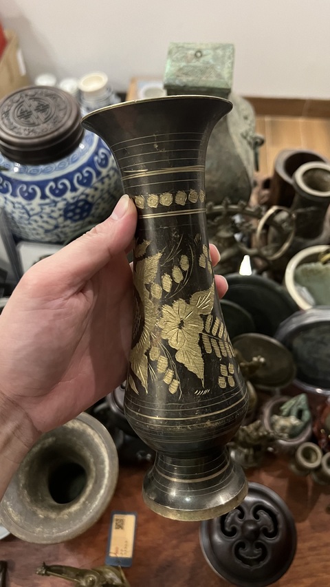 古玩雜項清代刻畫銅瓶拍賣,當前價格199元