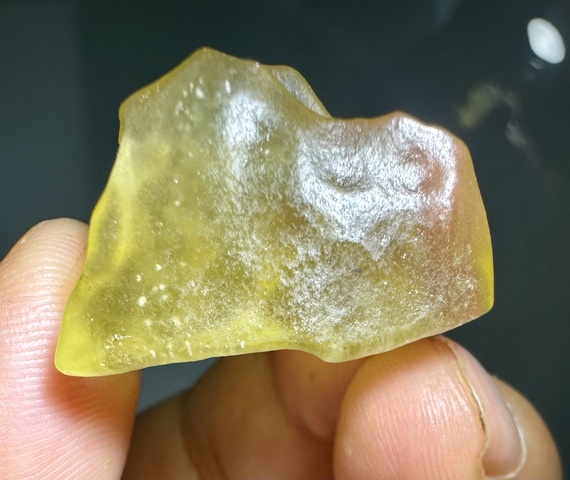 古玩玉器天然孔洞玻璃隕石  (世界上最純凈的天然玻璃)拍賣，當前價格0元