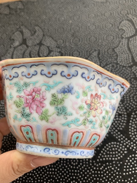古玩陶瓷花卉紋粉彩碗拍賣,當前價格1388元