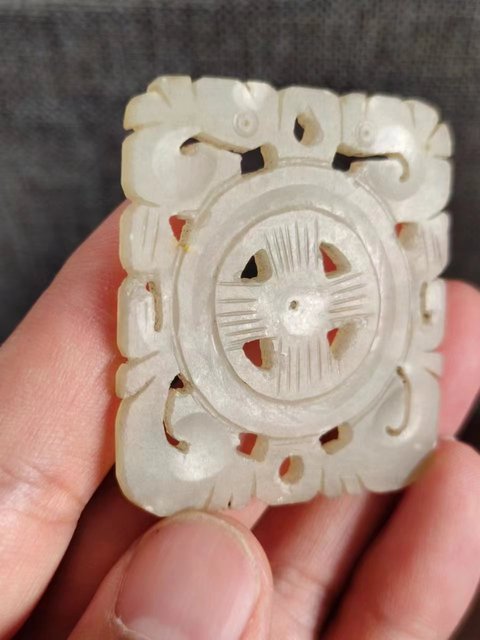 古玩玉器雙龍佩拍賣,當(dāng)前價(jià)格650元