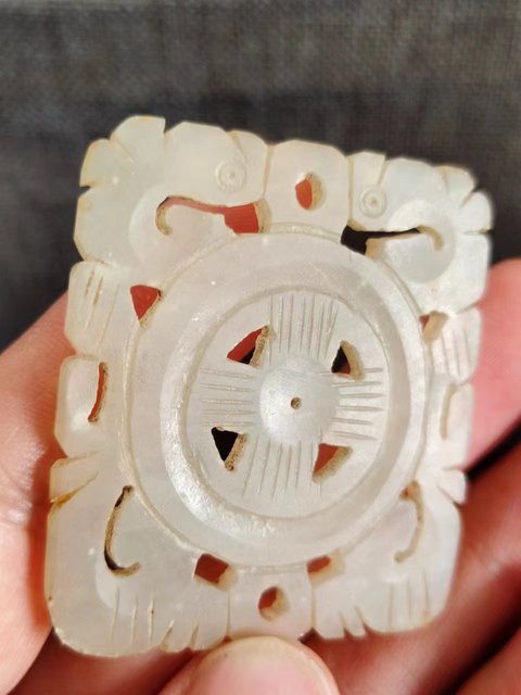 古玩玉器雙龍佩拍賣,當(dāng)前價(jià)格650元