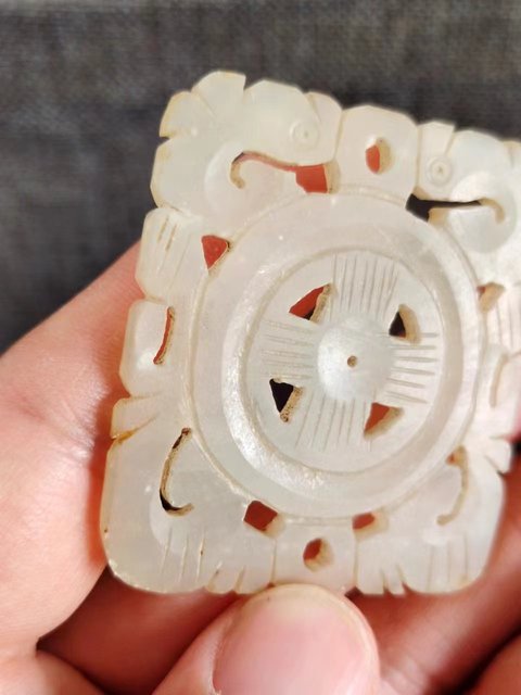 古玩玉器雙龍佩拍賣,當(dāng)前價(jià)格650元