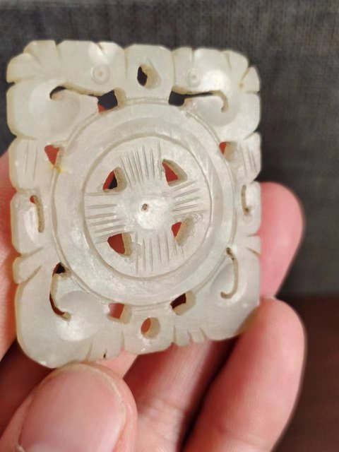古玩玉器雙龍佩拍賣,當(dāng)前價(jià)格650元