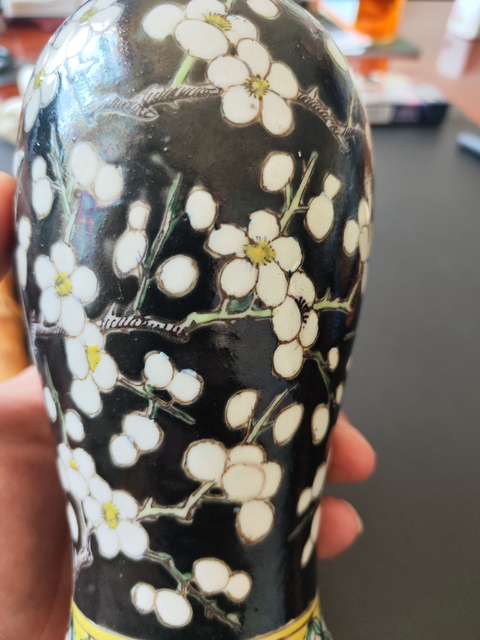 古玩陶瓷晚清梅紋瓶拍賣,當前價格2860元
