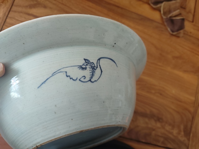 古玩陶瓷清中晚·青花纏枝花卉紋凈手盆真品鑒賞圖