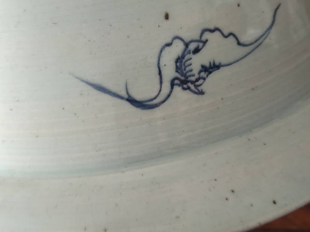 古玩陶瓷清中晚·青花纏枝花卉紋凈手盆真品鑒賞圖