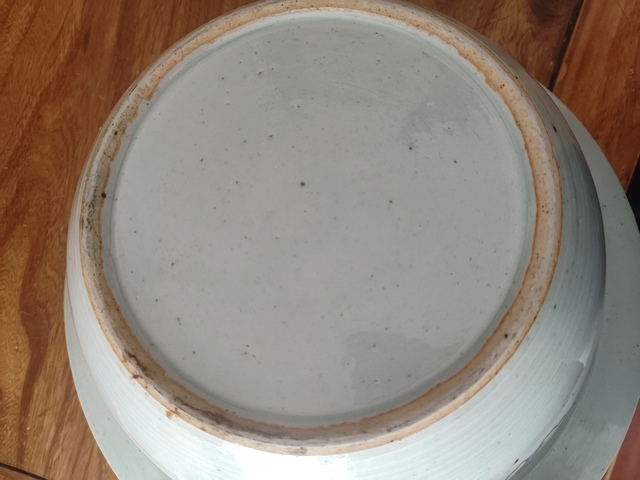 古玩陶瓷清中晚·青花纏枝花卉紋凈手盆真品鑒賞圖