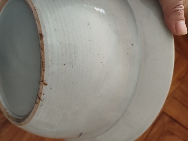 古玩陶瓷清中晚·青花纏枝花卉紋凈手盆真品鑒賞圖